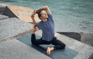 A 200 hour yoga teacher training in India gives you time to study yoga properly, practise teaching and understand what is involved in guiding other people.
