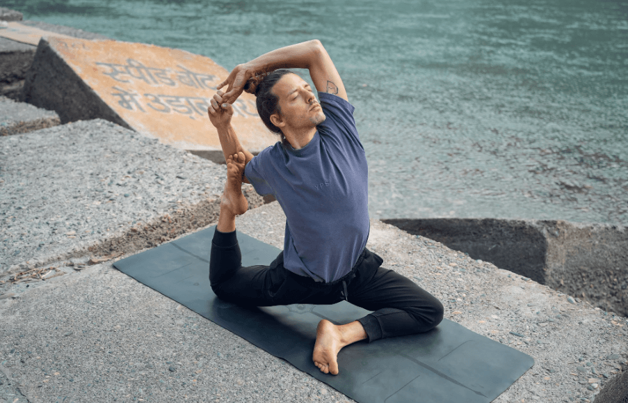 A 200 hour yoga teacher training in India gives you time to study yoga properly, practise teaching and understand what is involved in guiding other people.